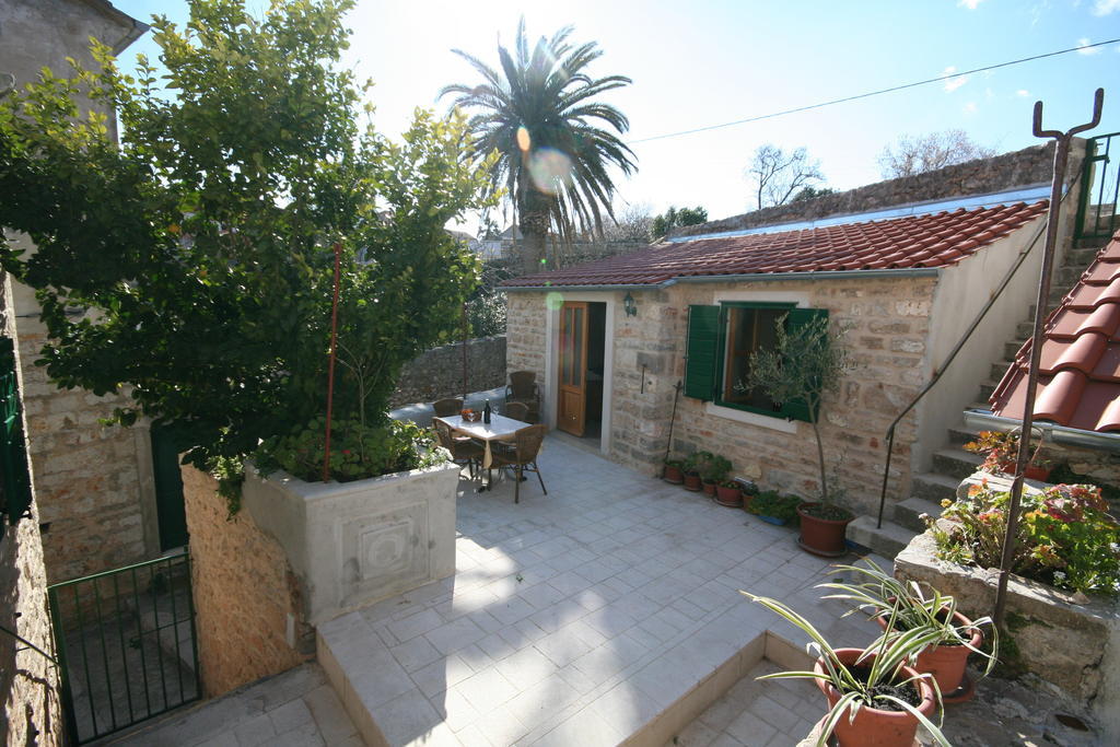 Guest House Lucijo Vrboska Exterior foto